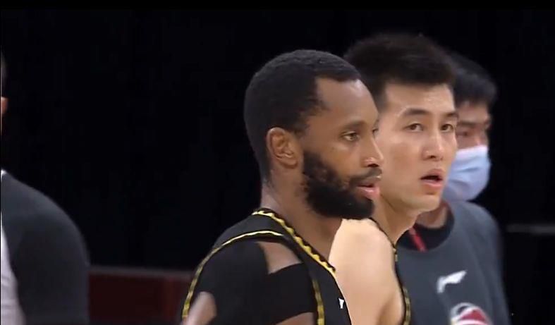 她想要长筒袜